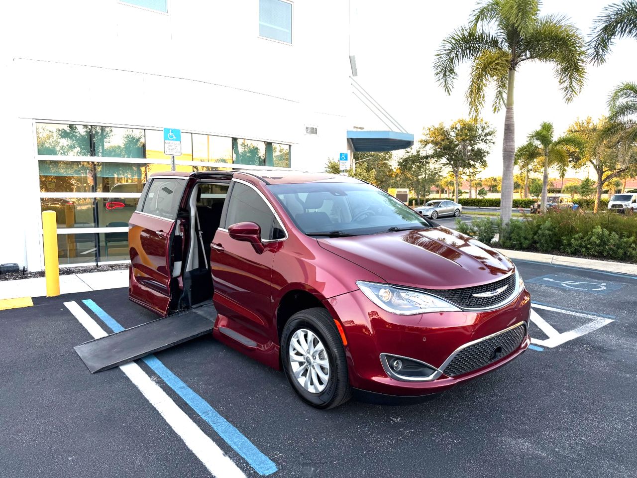 Chrysler Pacifica TOURING Plus VMI RAMP
