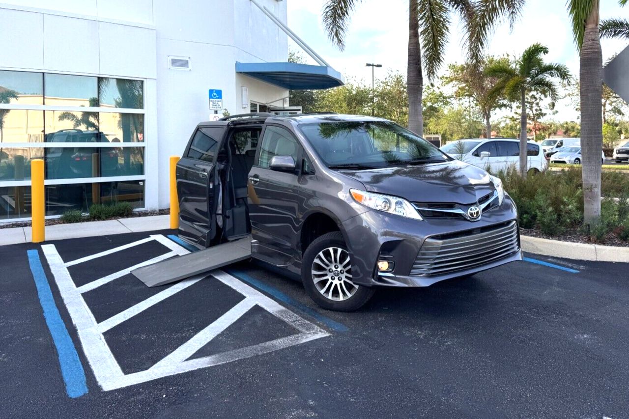 Toyota Sienna XLE PREMIUM + DVD, VMI Power RAMP