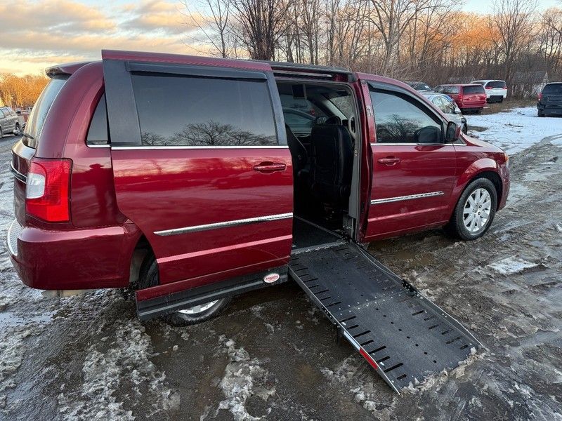 Chrysler Town & Country Wheelchair Handicap Minivan Disability Equipped