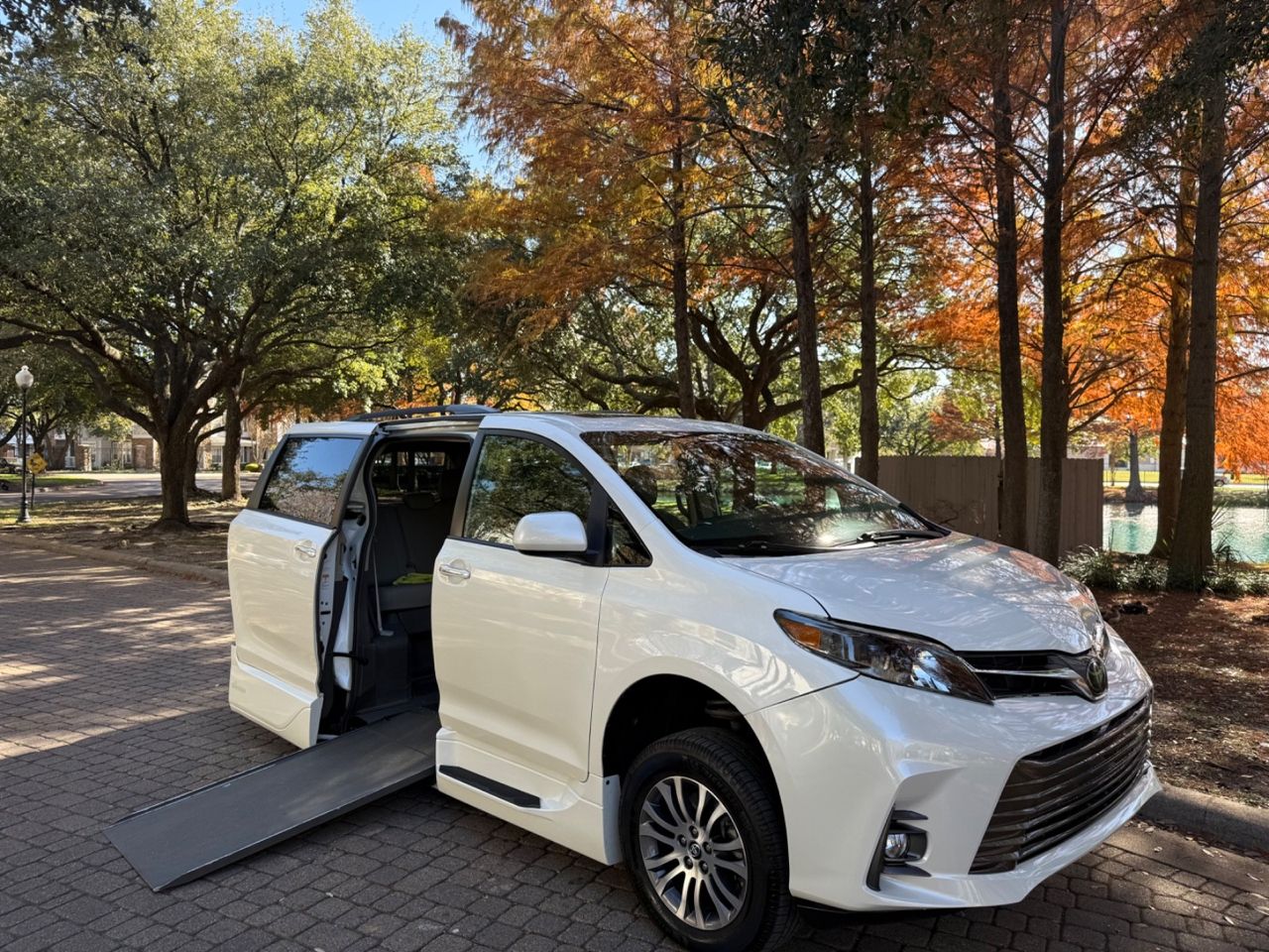 Toyota Sienna XLE Accessible Wheelchair Van