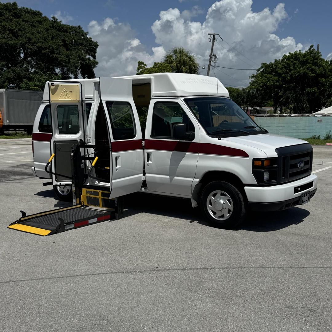 Ford E-150 COMMERCIAL VAN WITH POWER HANDICAP LIFT E 250