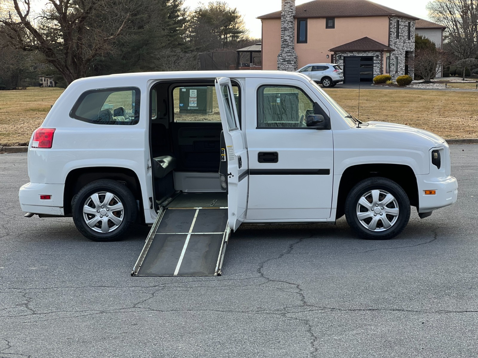AMC MV-1 HANDICAP WHEELCHAIR RAMP VAN